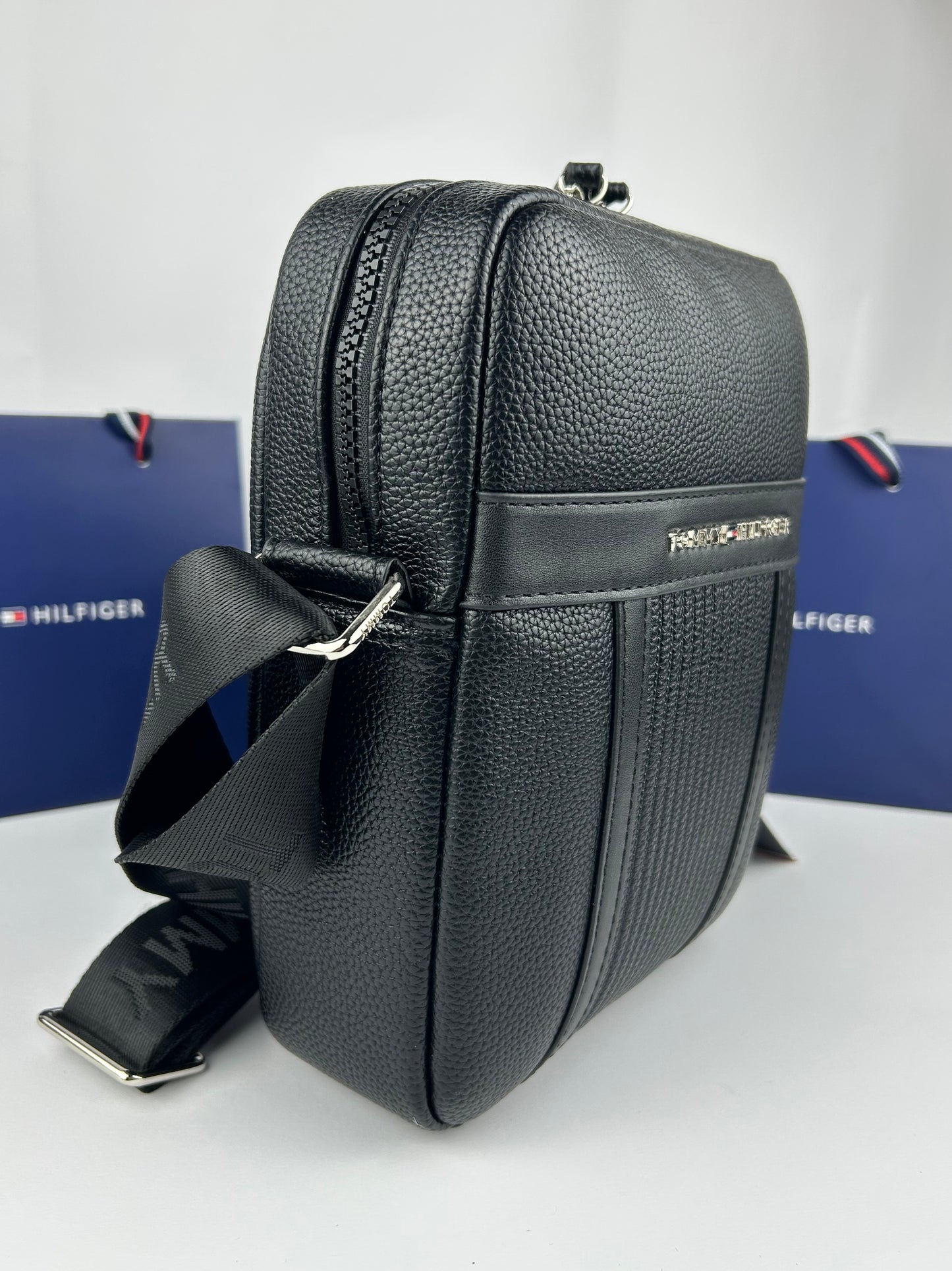 TOMMY HILFIGER BAGS