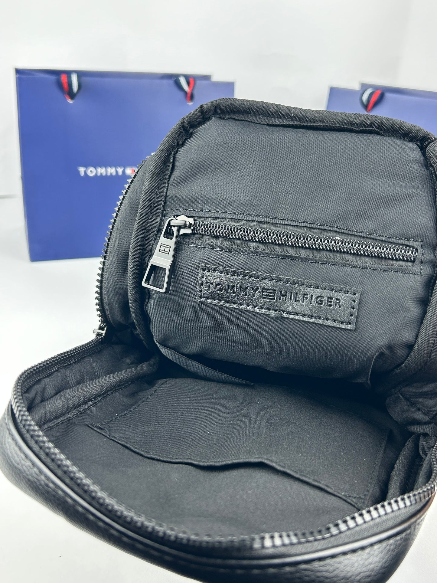 TOMMY HILFIGER BAGS