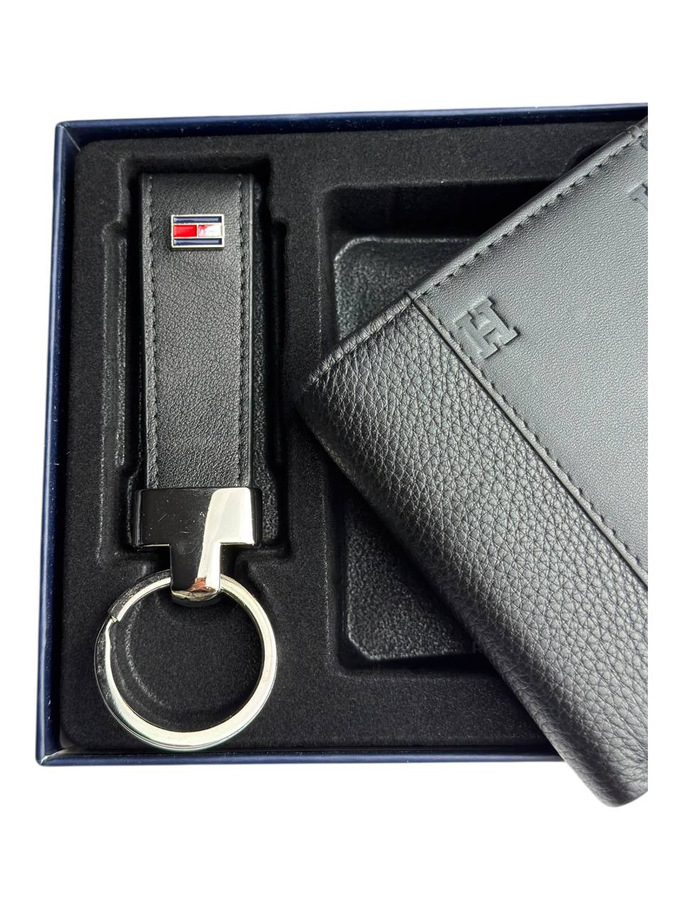 Tommy Hilfiger Wallet & Keychain Set - الصورة 4