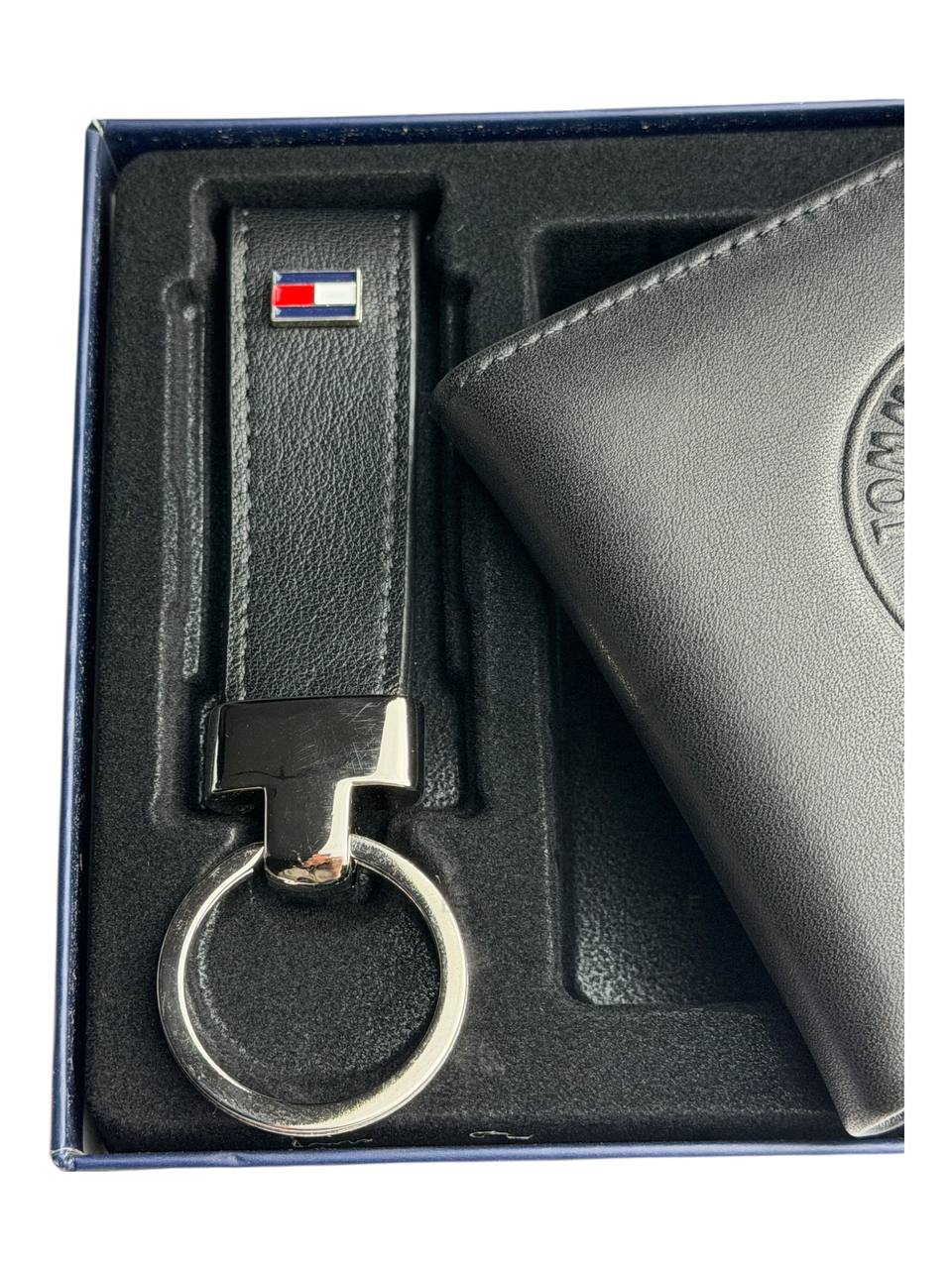 Tommy Hilfiger Wallet & Keychain Set - الصورة 2
