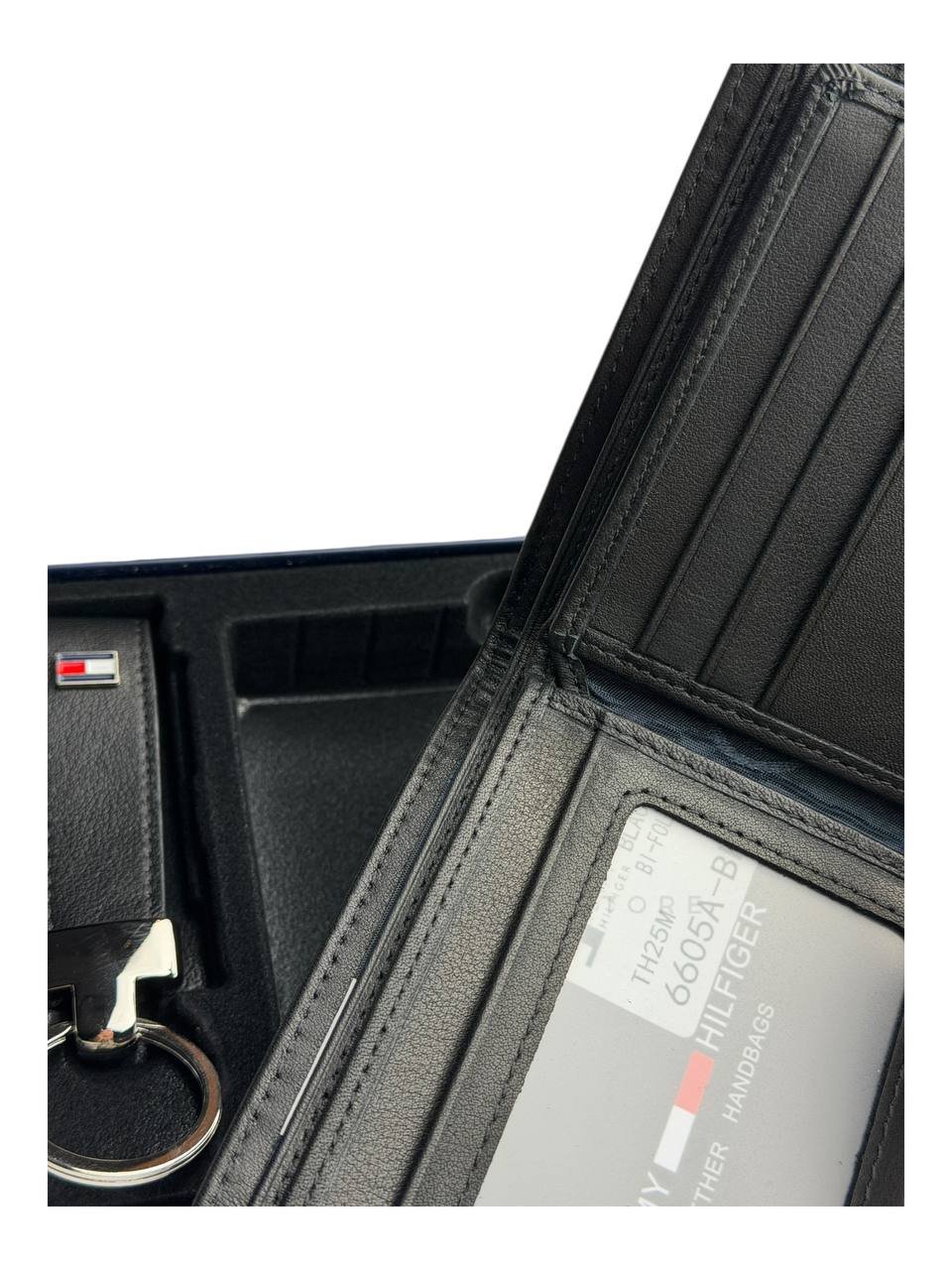 Tommy Hilfiger Wallet & Keychain Set - الصورة 11