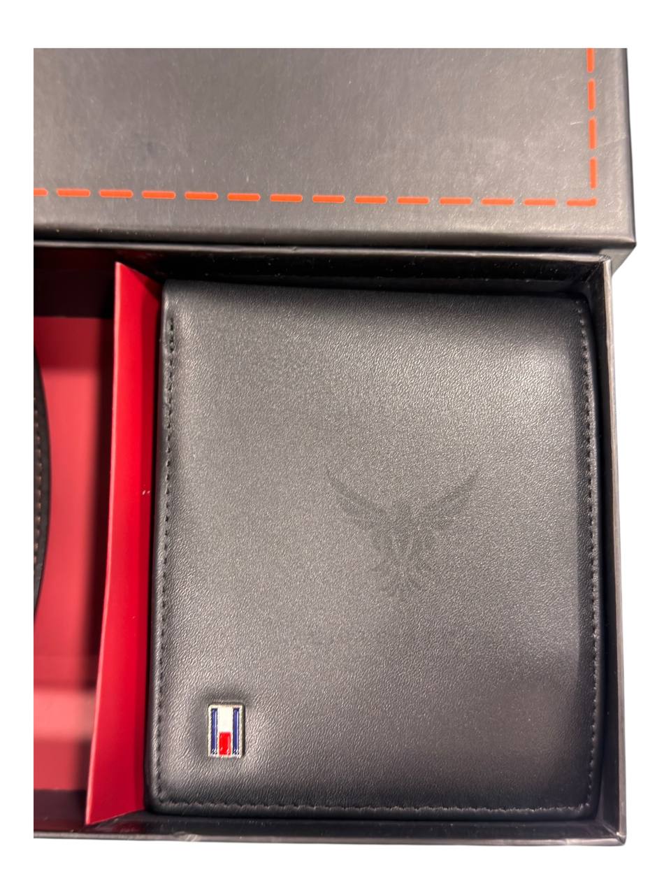 Tommy Hilfiger Wallet & Belt Set - الصورة 2