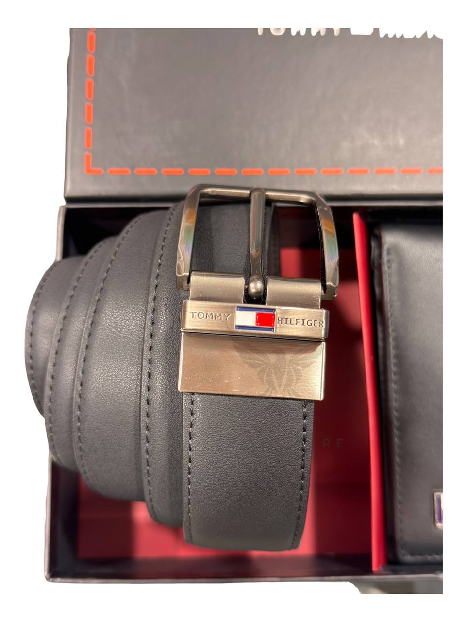 Tommy Hilfiger Wallet & Belt Set - الصورة 4