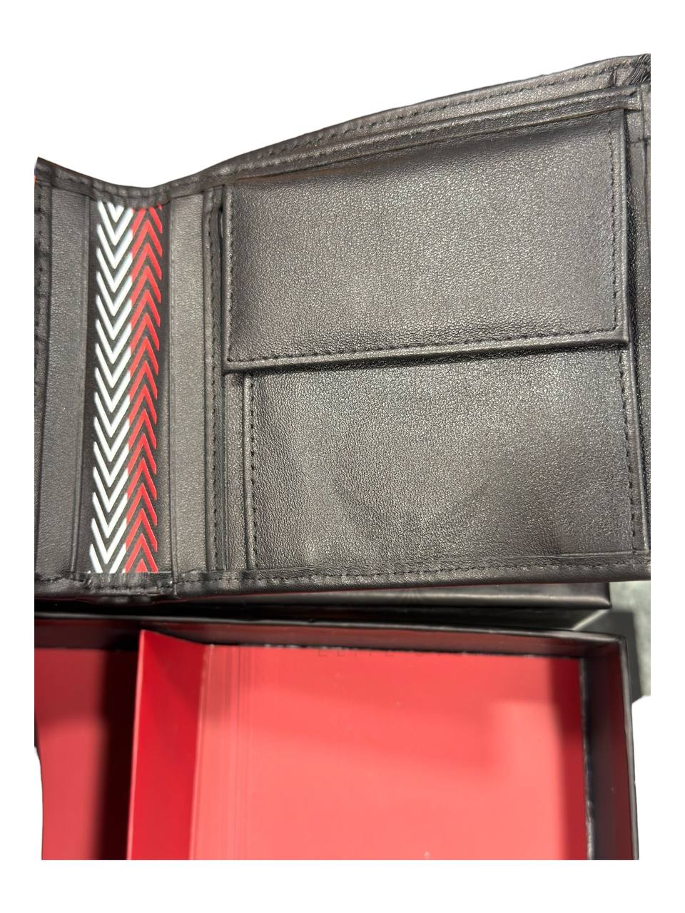 Tommy Hilfiger Wallet & Belt Set - الصورة 5